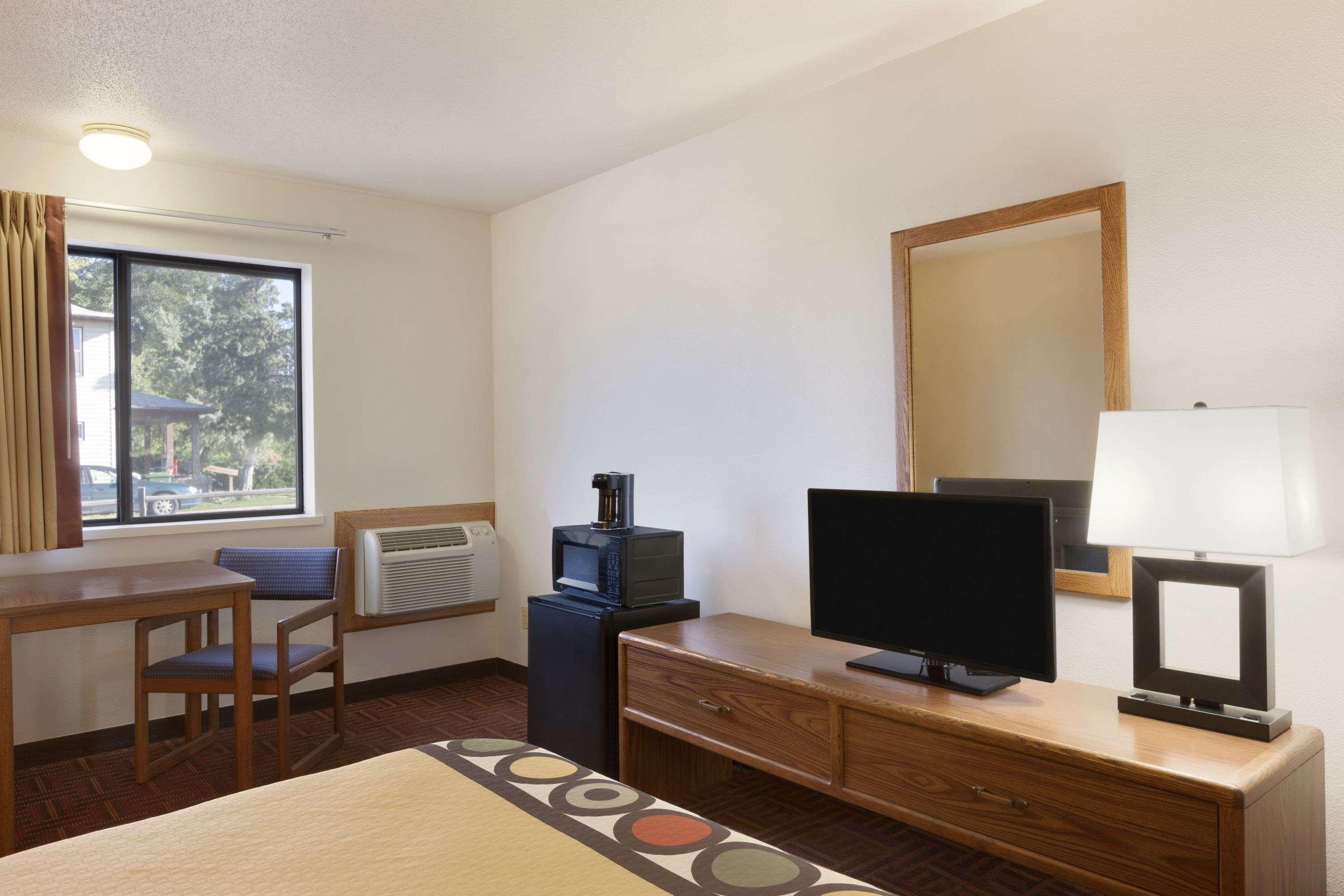 Super 8 By Wyndham Wall Exterior photo