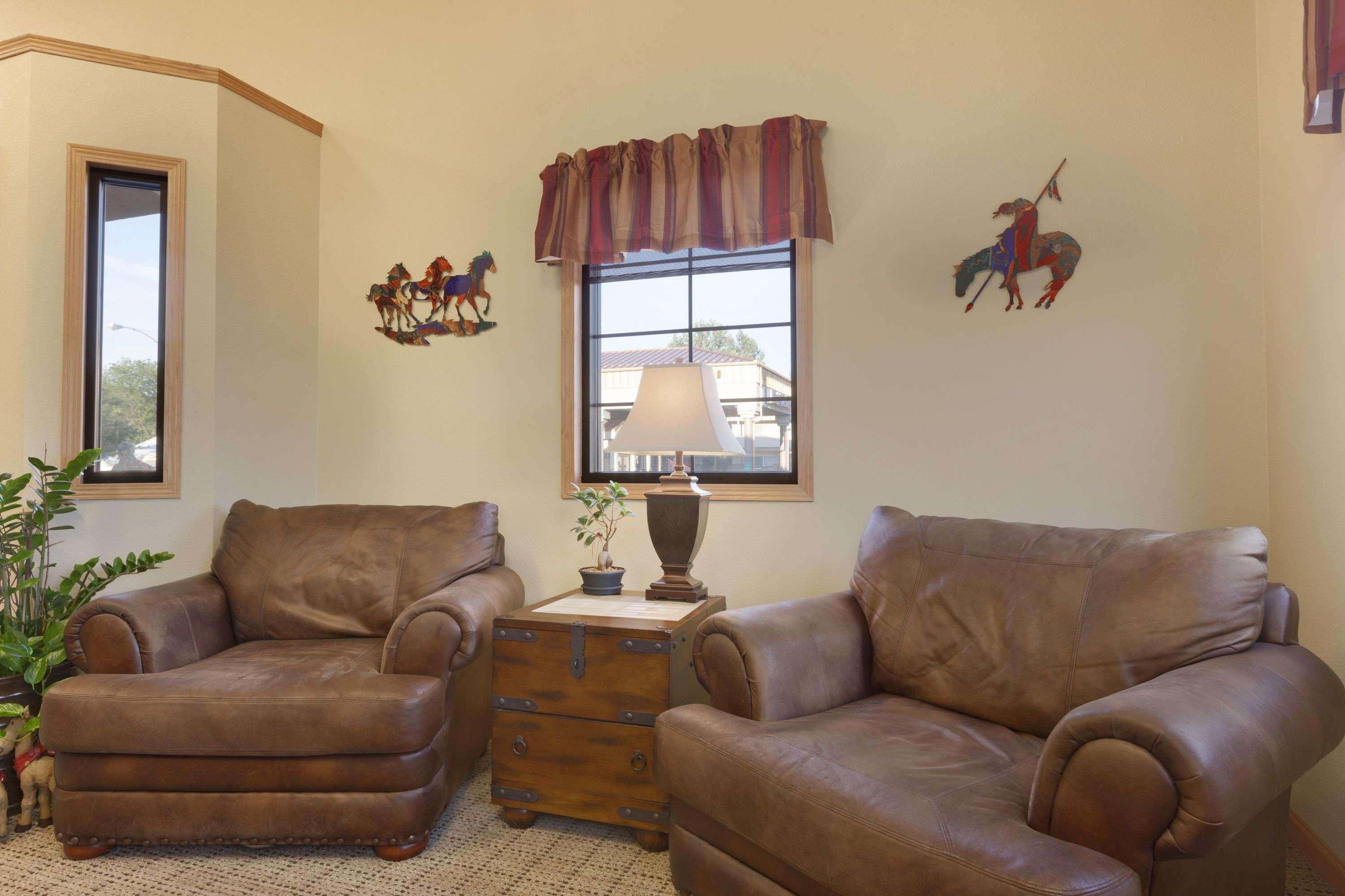 Super 8 By Wyndham Wall Room photo