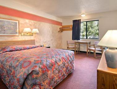 Super 8 By Wyndham Wall Room photo