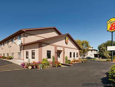 Super 8 By Wyndham Wall Exterior photo